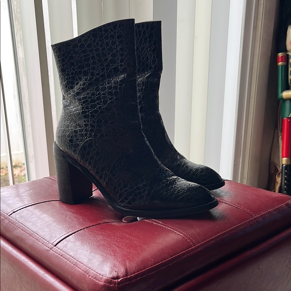 Steve Madden Black Heeled Boots with Textured Finish